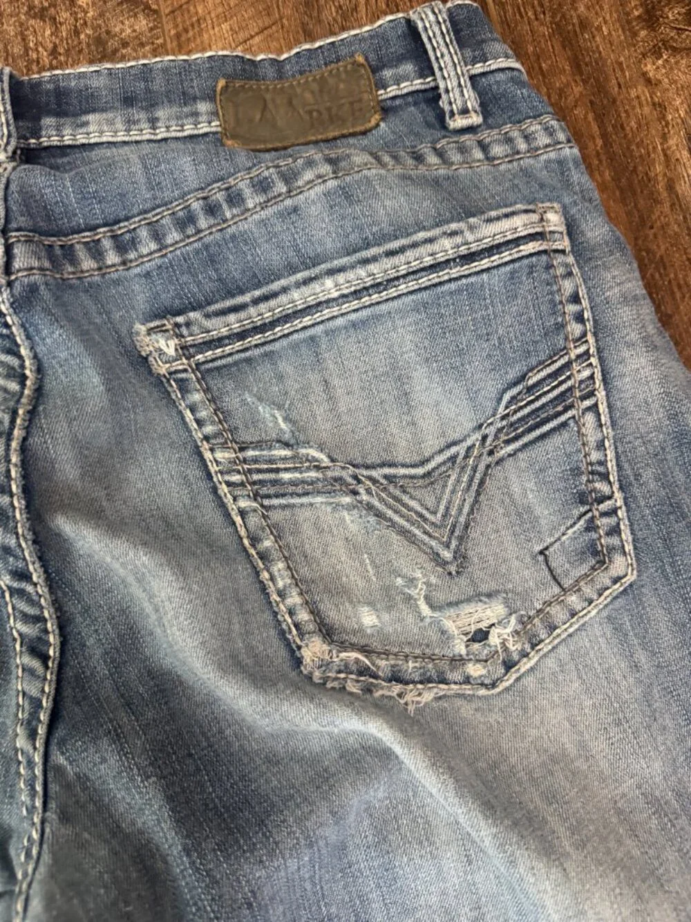 BKE Tyler Bootleg Light Wash Distressed Denim Jeans Size 34L